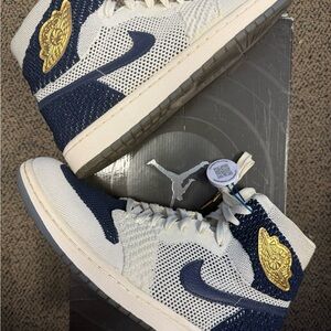 Jordan 1 Retro High FLYKNIT Derek Jeter RE2PECT - Sneakers Navy and Gold